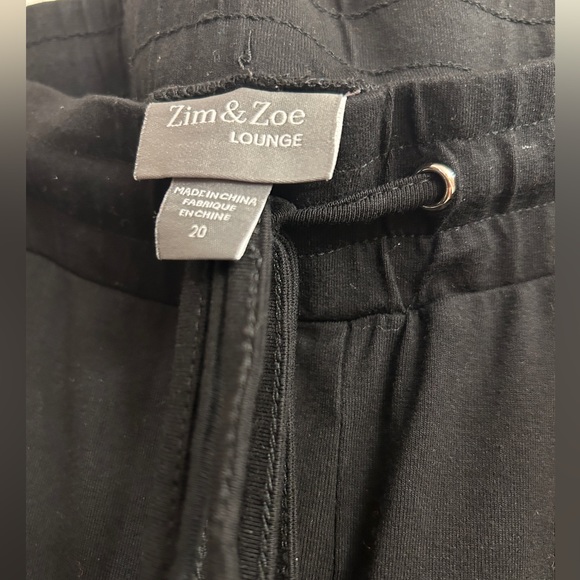 Zim & Zoe Lounge black Capri leisure pants with silver detailing size 20 EUC - Picture 2 of 4